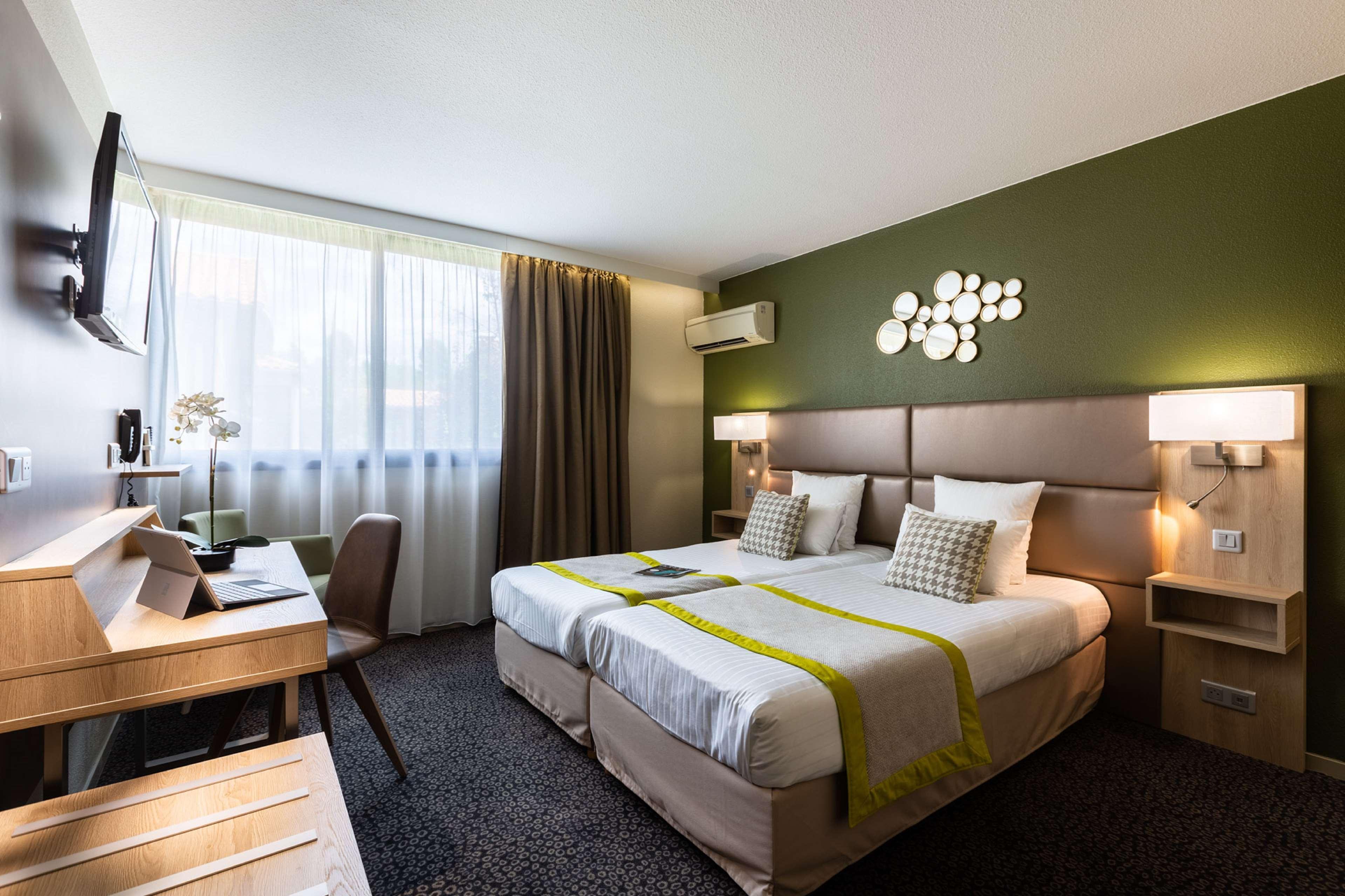 Kyriad Prestige Bordeaux Aeroport Hotel 4*
