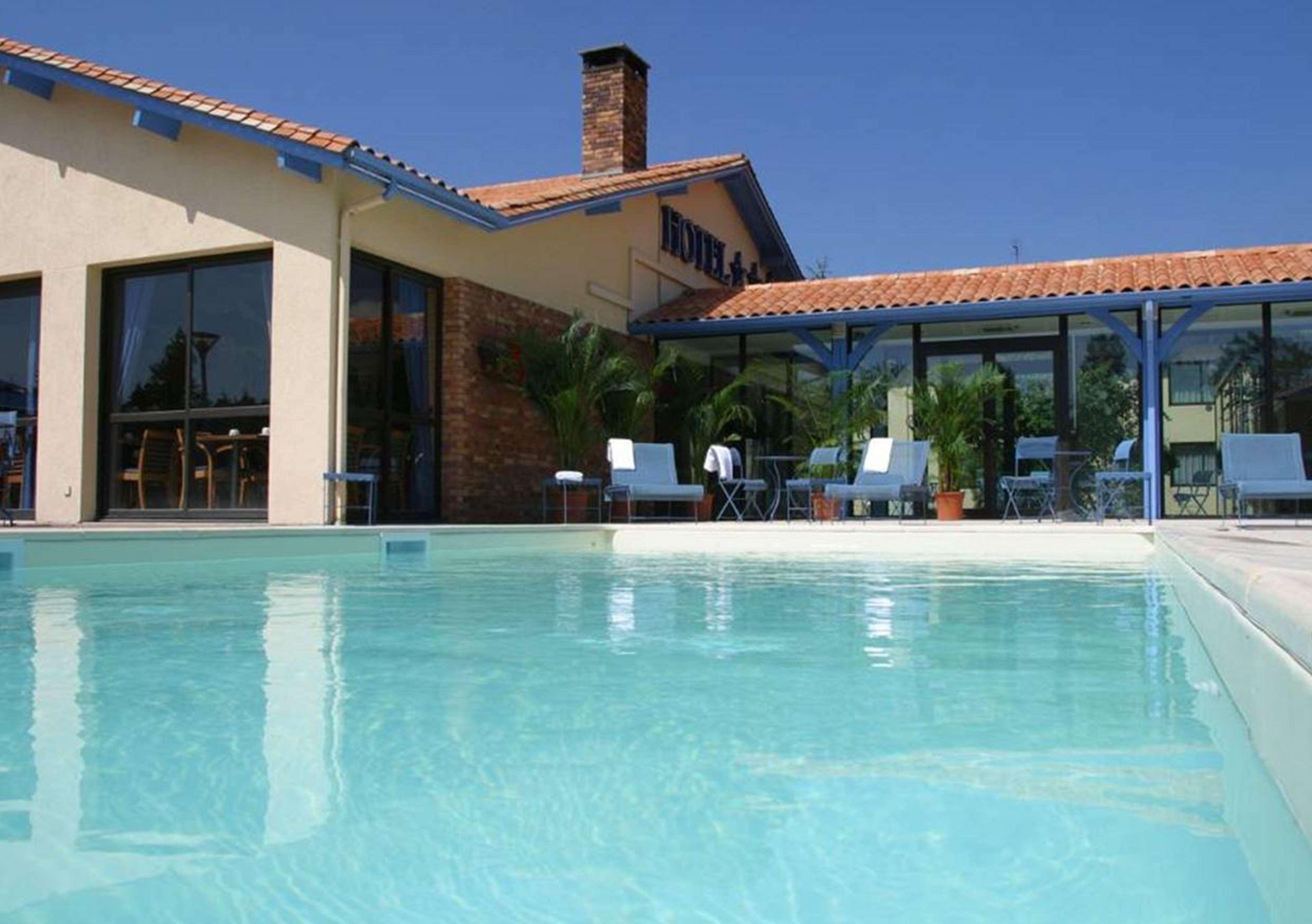 Hotel Kyriad Prestige Bordeaux Aeroport 4*