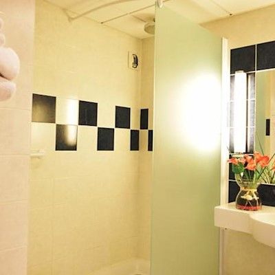 Kyriad Prestige Bordeaux Aeroport Hotel 4*
